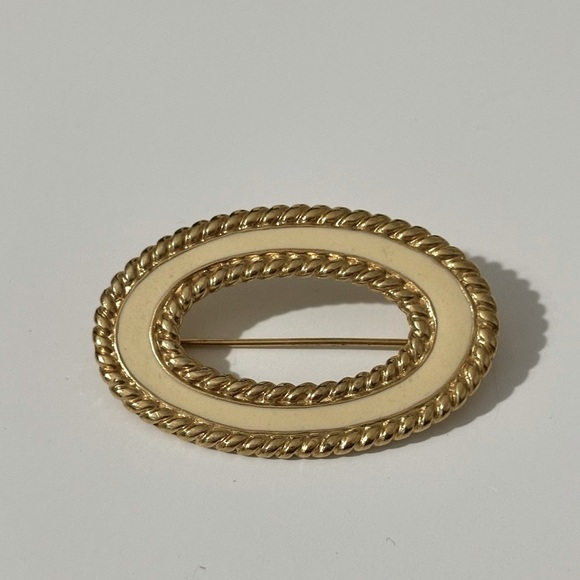 Vintage Monet enamel and gold tone brooch - Picture 1 of 8